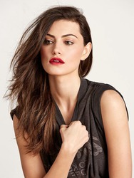 Phoebe Tonkin Sexy Posing Scans From Mags
