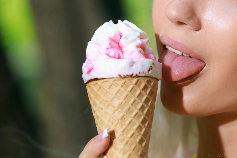 Sexy blonde bombshell Genevieve Gandi licks her ice cream 00