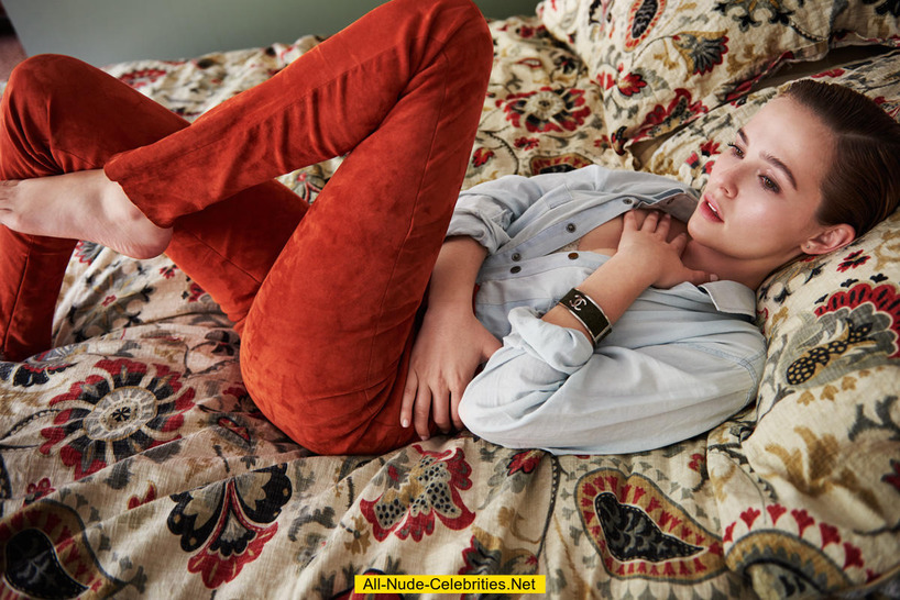 Zoey Deutch Posing 02