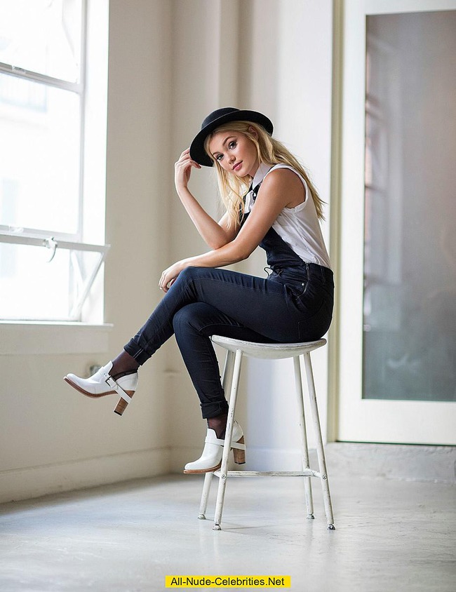 Non-nude Fashion Babe Olivia Holt 09