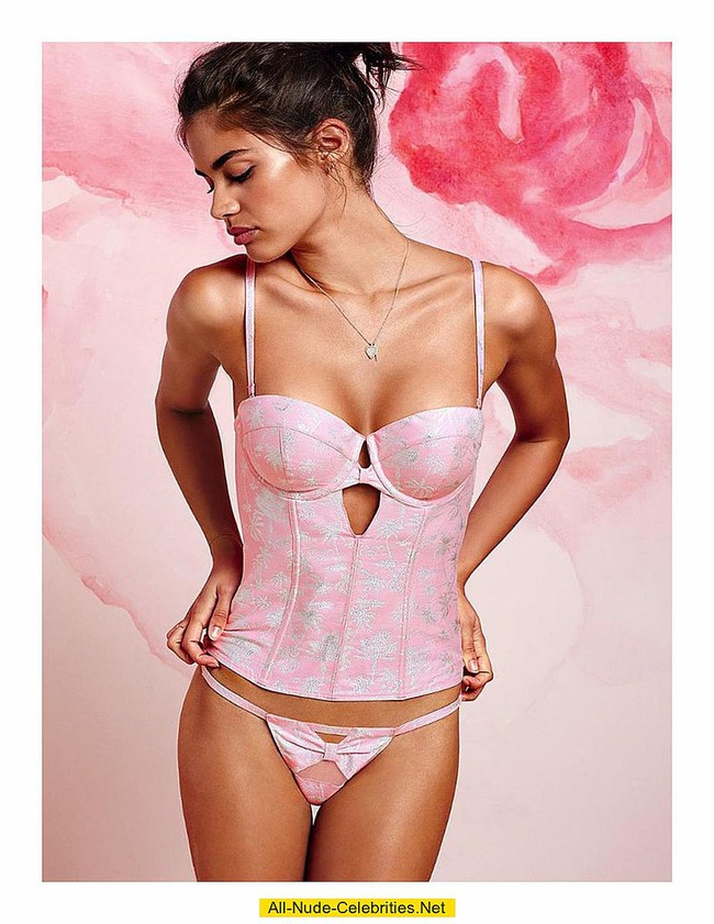Sara Sampaio In Sexy Lingeries And Braless 03