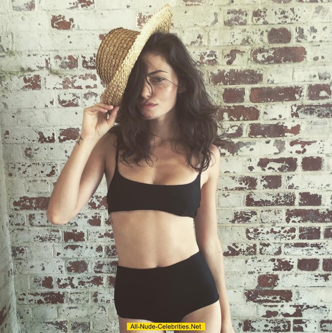 Phoebe Tonkin Sexy Posing Scans From Mags 03