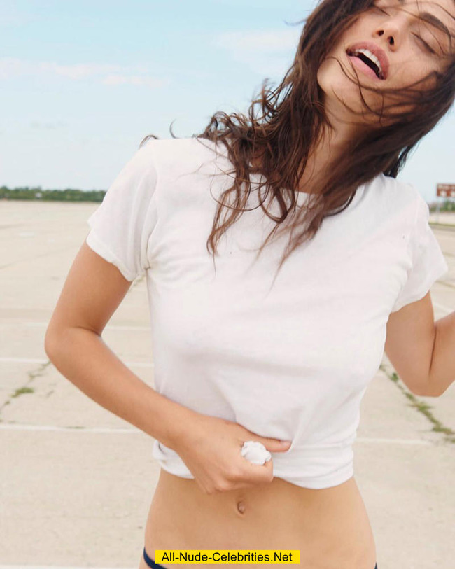 Phoebe Tonkin Sexy Posing Scans From Mags 14