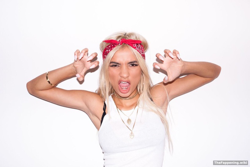 Pia Mia Perez 02