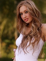 Dana Natural Brunette Babe Gets Naked 08
