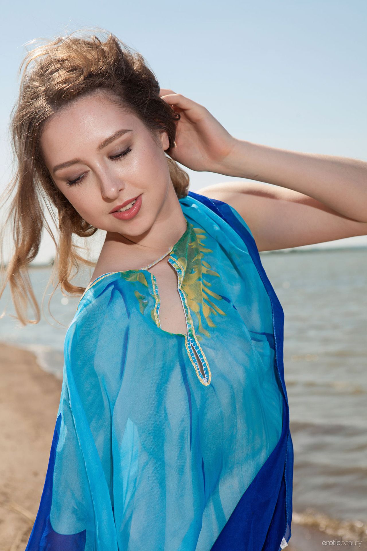 Beauty Teen Ginger Frost Strips On The Beach 00