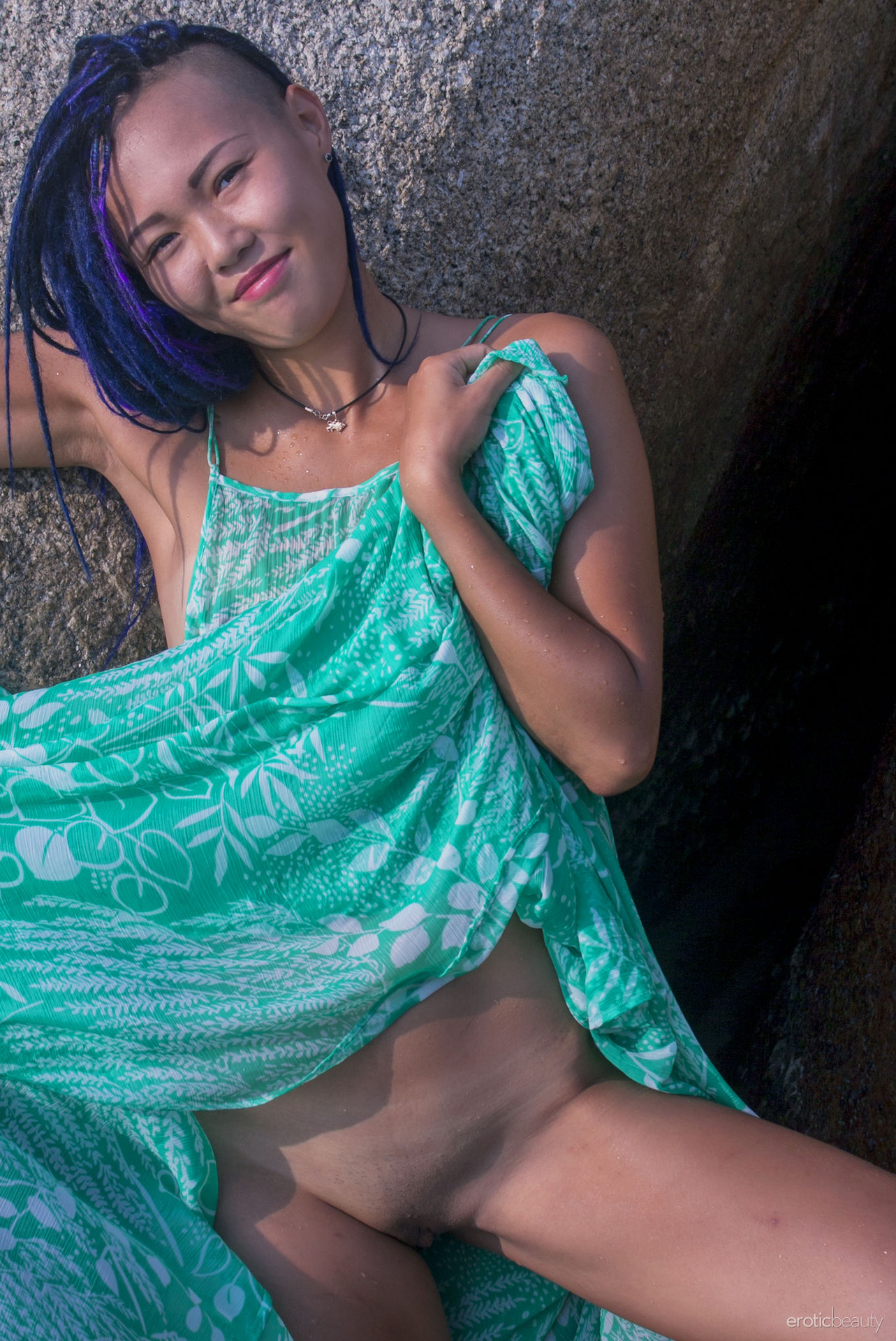 Exotic Babe Julie 02