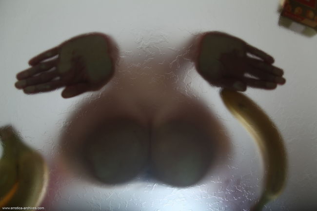 Sati Shows Her Cute Pussy 09