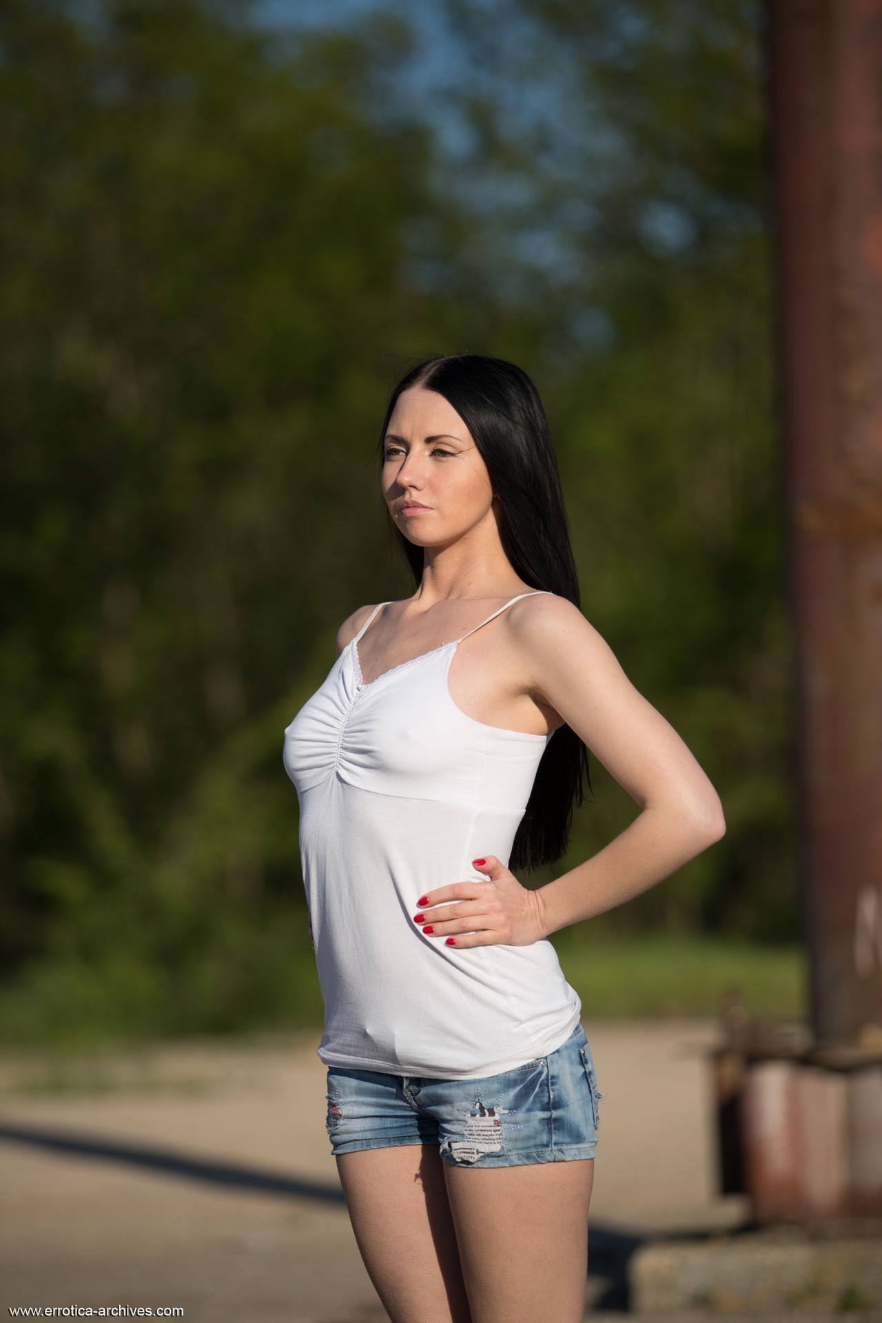 Veronica Snezna Posing 00