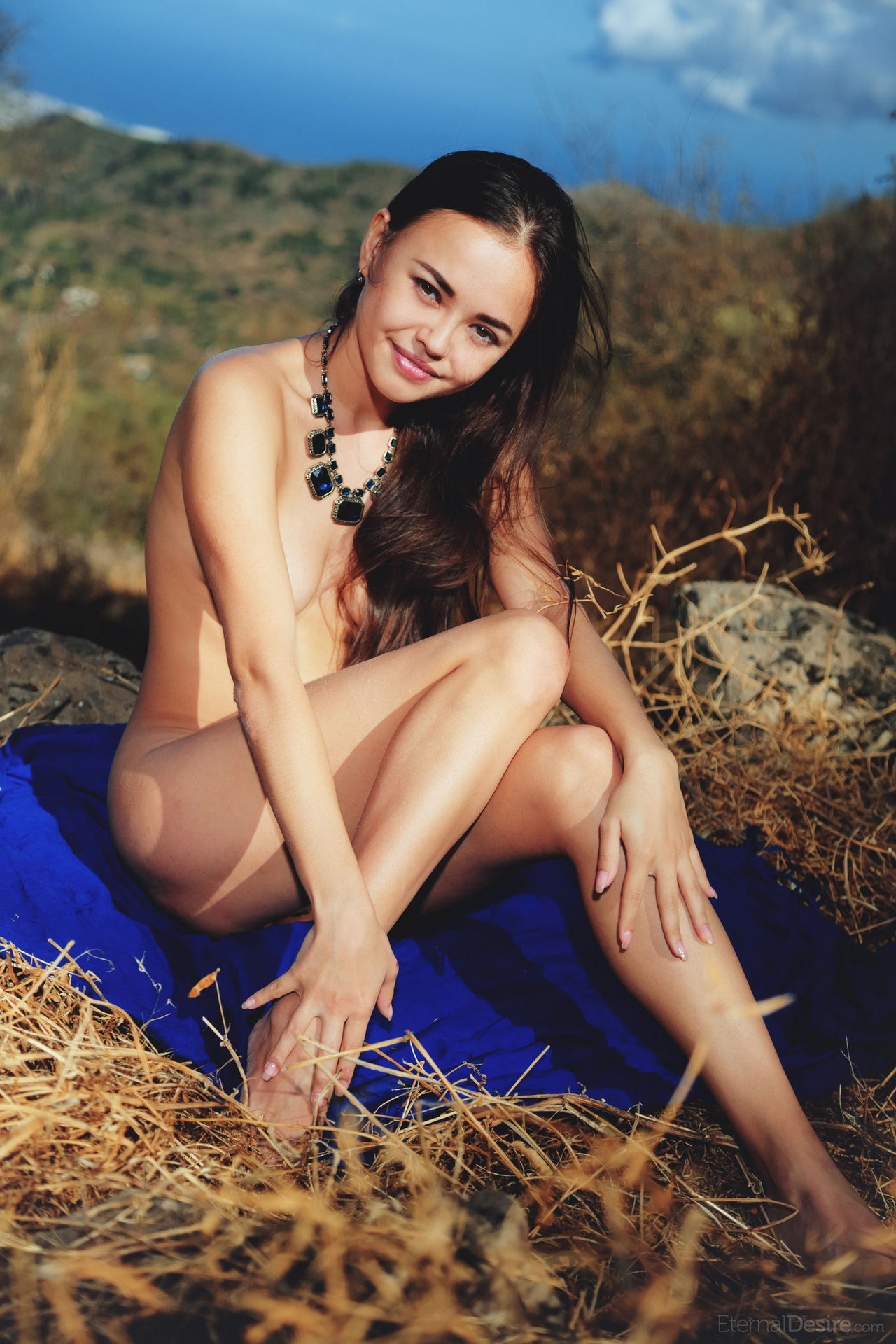 Petite Babe Li Moon Strips To Naked Outdoors 08