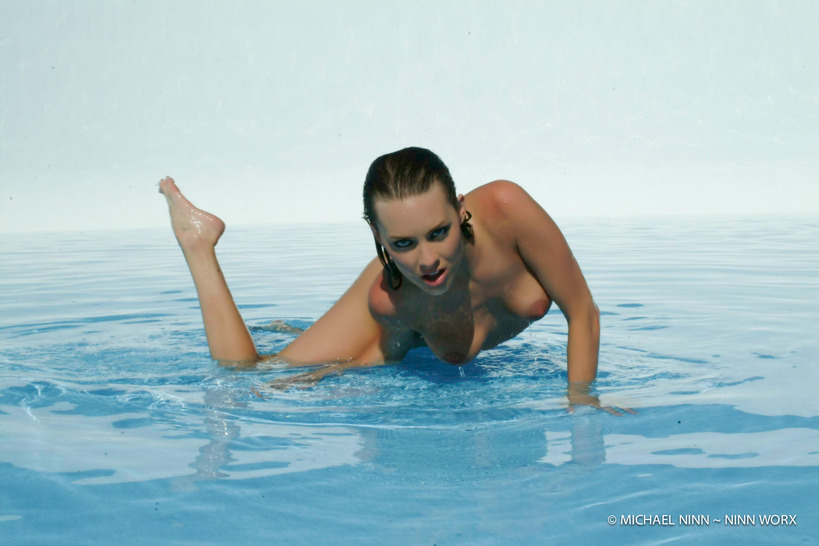 Anais In The Pool 14