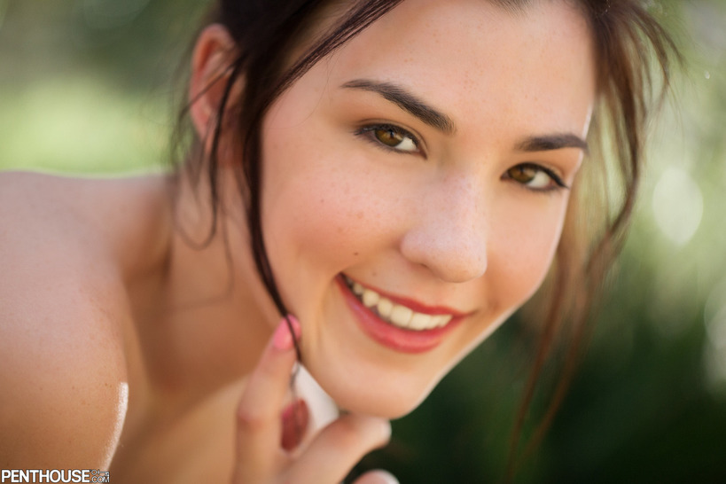 Stunning Cheerleader Jenna Reid Topless Outdoor 14