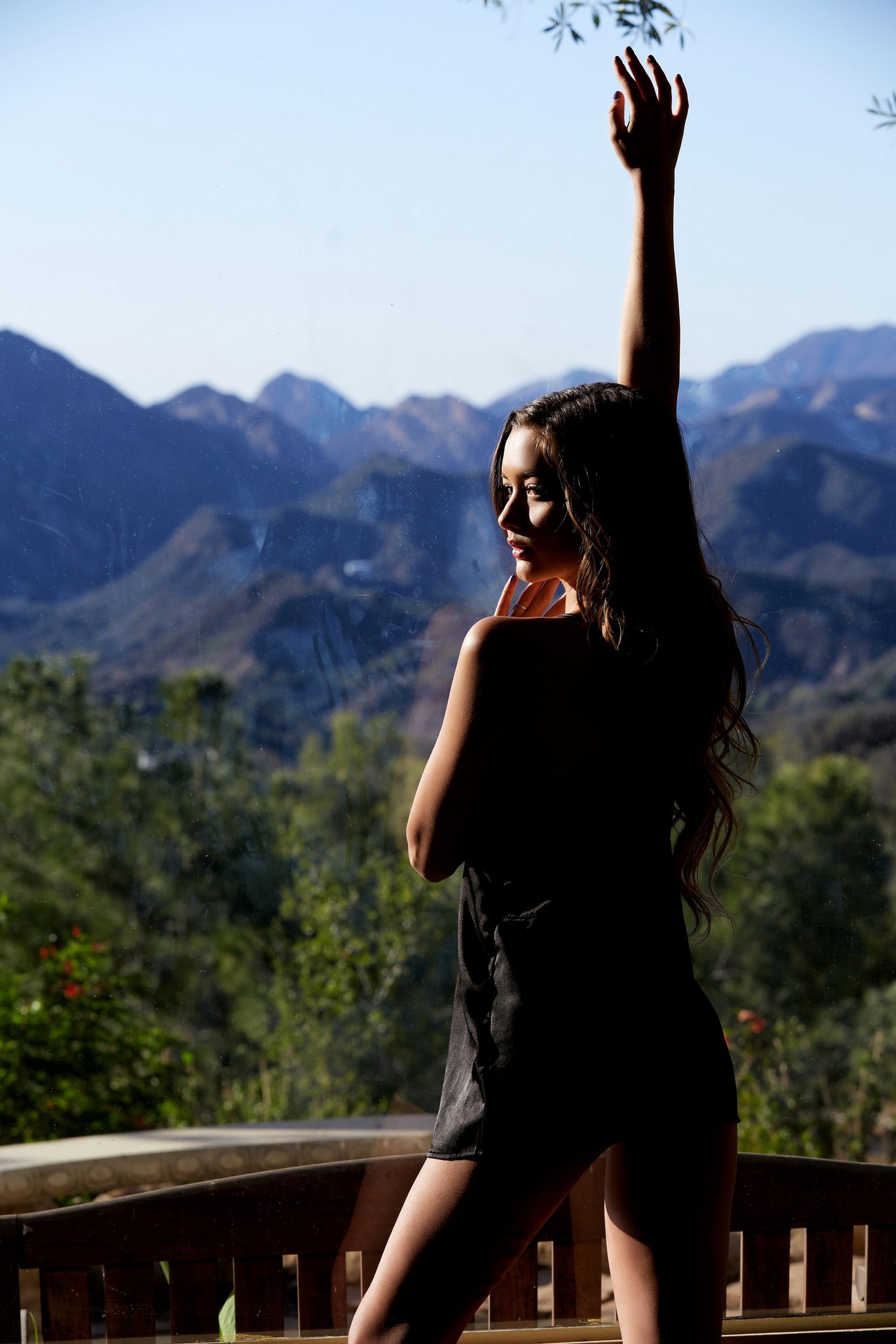ALEX DE LA FLOR IN MAGIC HOUR 19