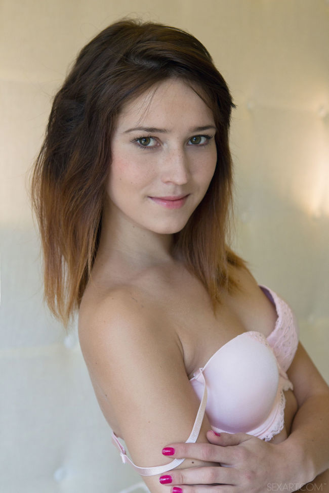 Mina Hot Fingering 00