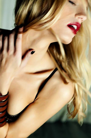 Amy Hixson See Through And Topless Scans