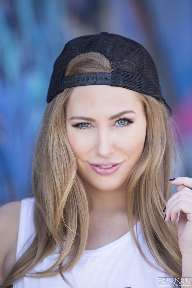 Sexy Blonde Carter Cruise Stripping Outdoor 03